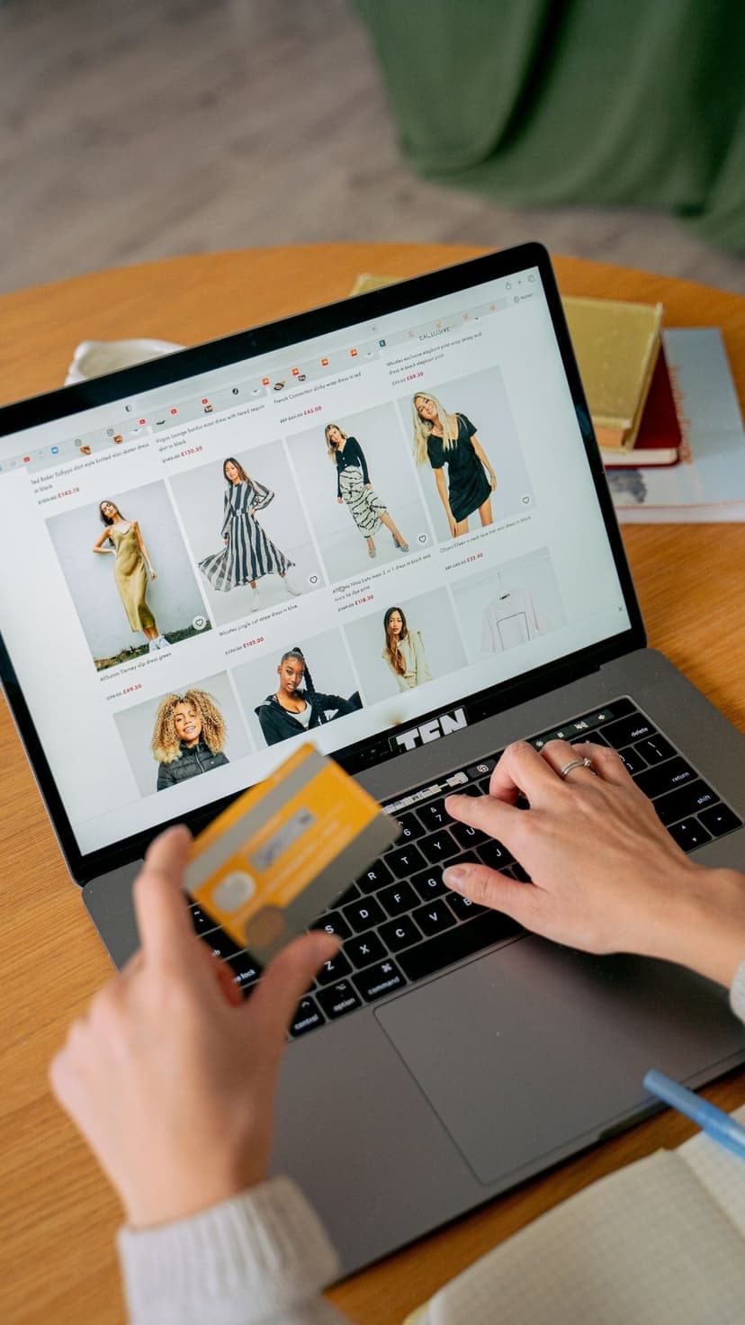 ecommerce example - Customer Makes Purchase